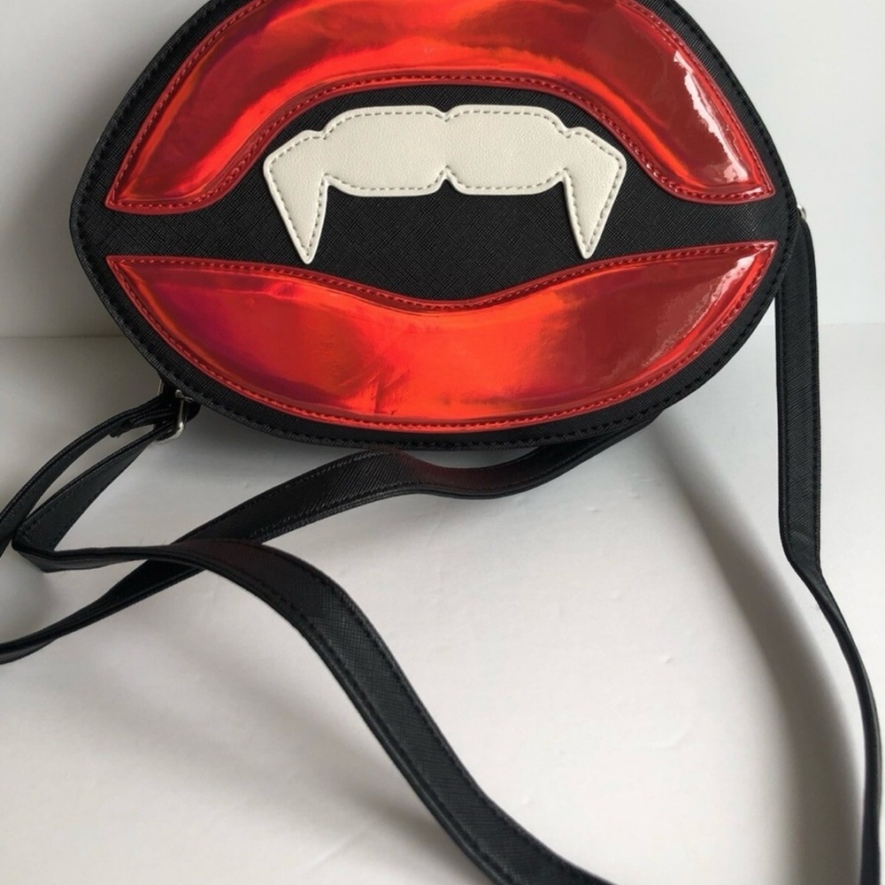 # 0845+ Women’s Vampire Lips Red and Black Shoulder Bag - Picture 2 of 15